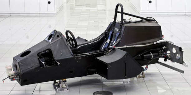 monocoque_first_carbon_mclaren_mp4_1